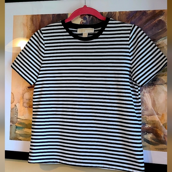 Michael Kors tshirt XS - Picture 2 of 16